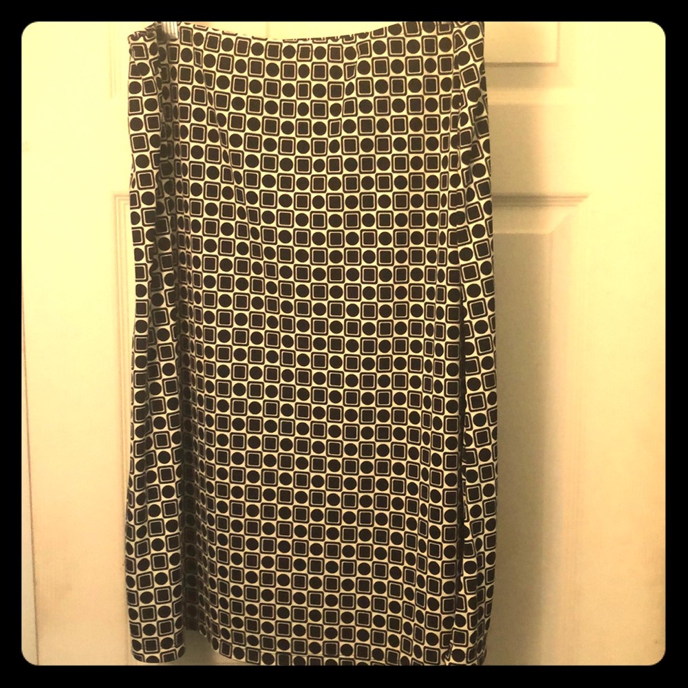 Geometric NY & Co knee length skirt